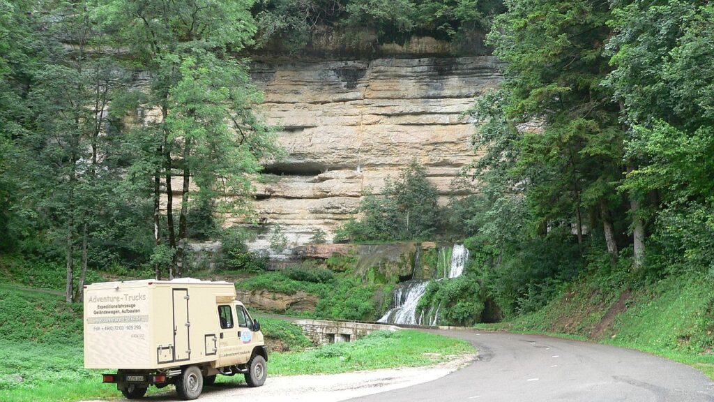 Wohnmobil Reise französischer Jura Scam Felsen