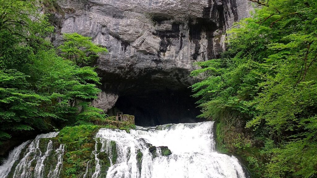 Wohnmobil Reise französischer Jura Source du Lison